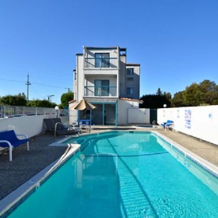 America'S Best Value Inn Of Новато Экстерьер фото