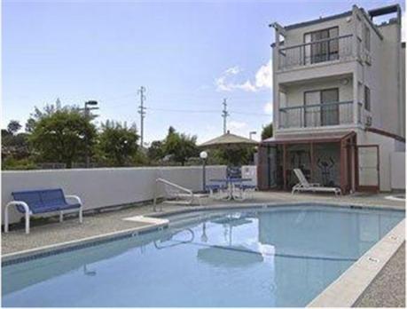 America'S Best Value Inn Of Новато Экстерьер фото