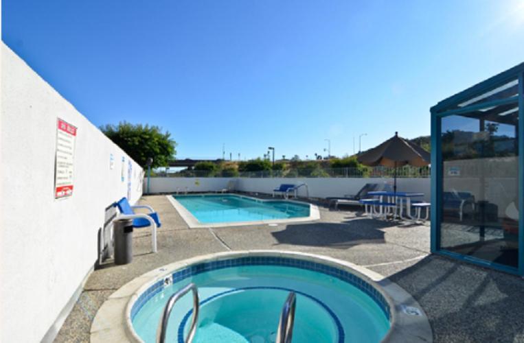 America'S Best Value Inn Of Новато Экстерьер фото
